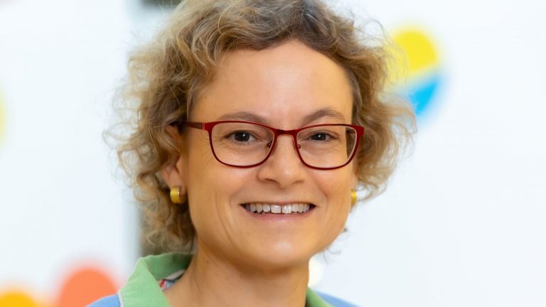 Das Bild zeigt eine Dozentin von der Grone Wirtschaftsakademie.