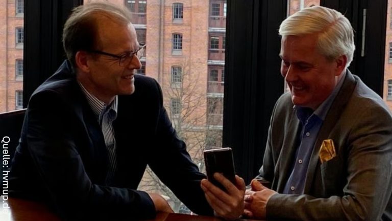 das Bild zeigt zwei Dozenten der Grone Wirtschaftsakademie