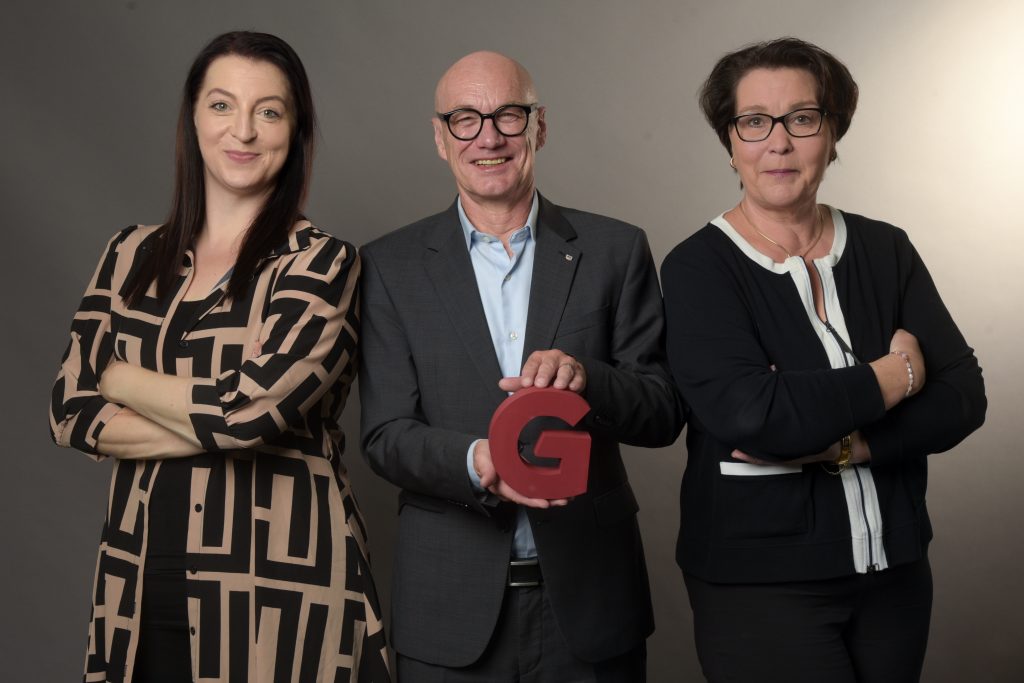 Auf Bild stehen von links nach rechts Anna-Carina Gehm, Ulrich Wessels und Anne-May Mallinckrodt als Leitungsteam der Grone Wirtschaftsakademie nebeneinander.
